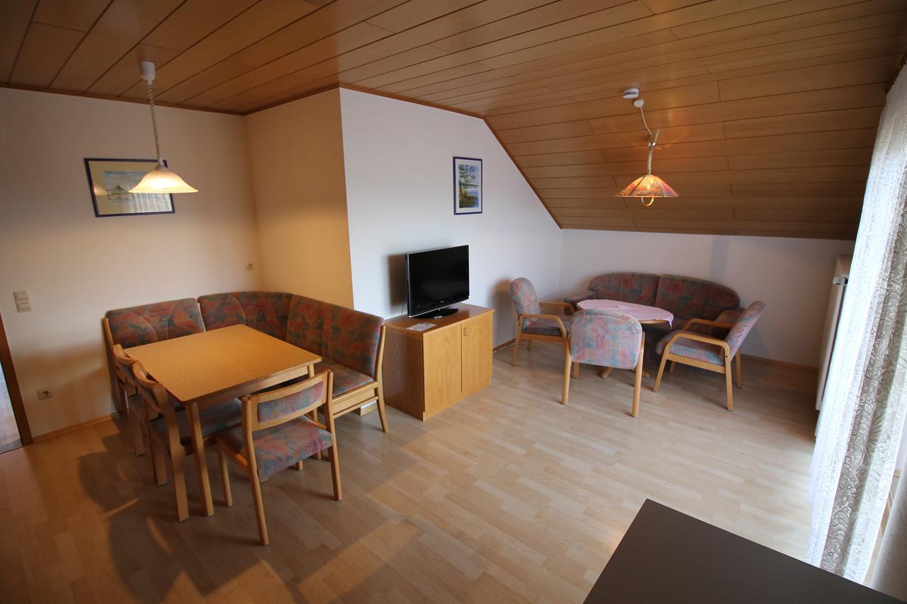Gasthaus Und Ferienwohnungen Zum Engel Waldbrunn  Chambre photo