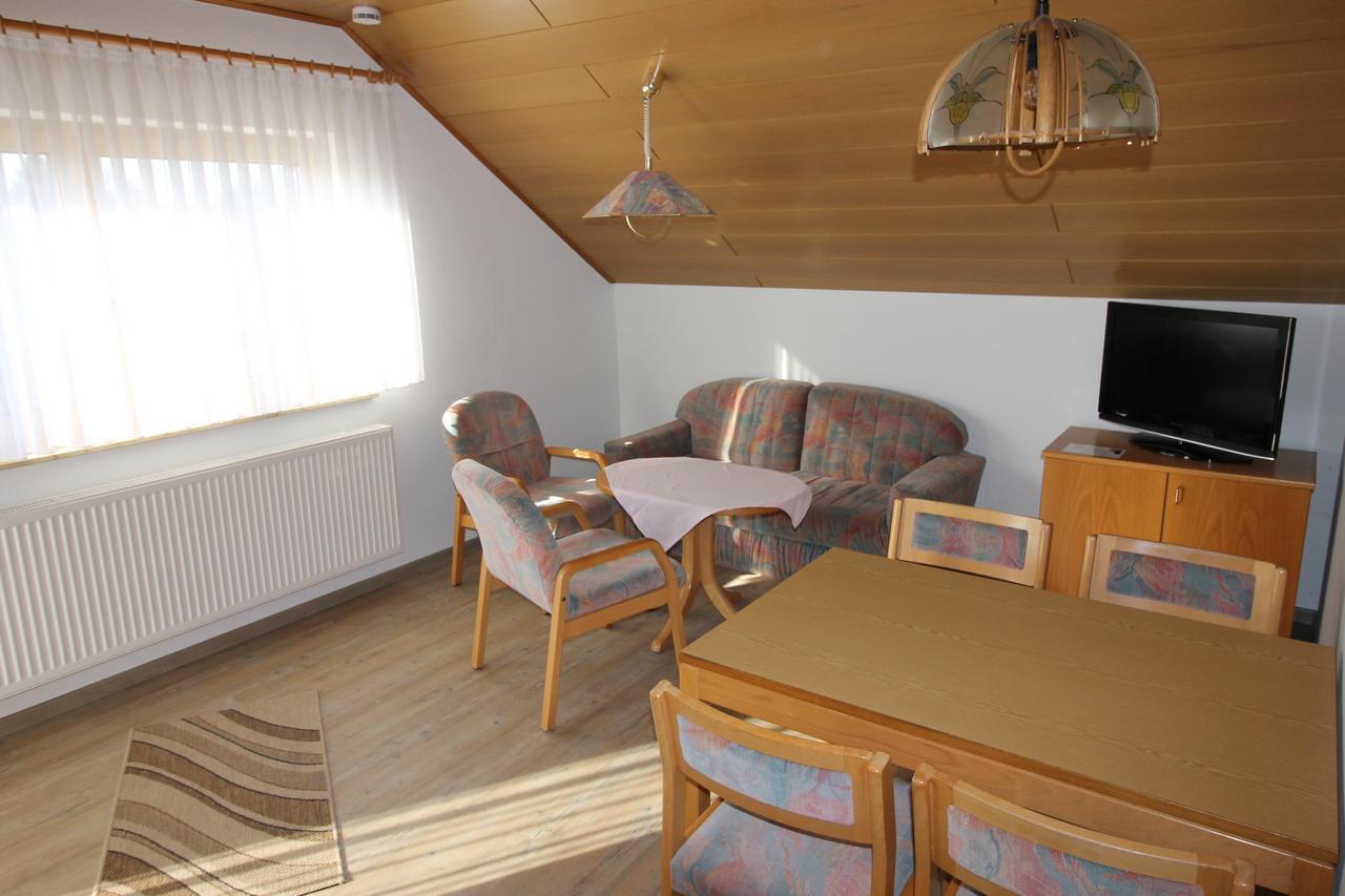 Gasthaus Und Ferienwohnungen Zum Engel Waldbrunn  Extérieur photo